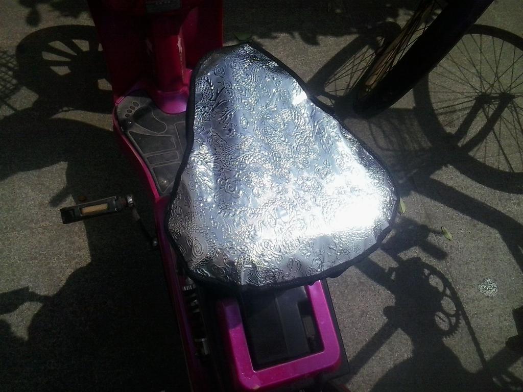 Manufacturers direct electric bicycle cushion cover suntan insulation waterproof cushion cover