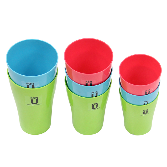 Waist-shaped juice cups in large, medium and small sizes