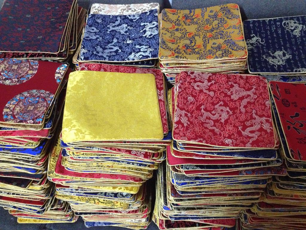 厂家直销可定做图案的织锦真实面料高档礼品鼠标垫产品图