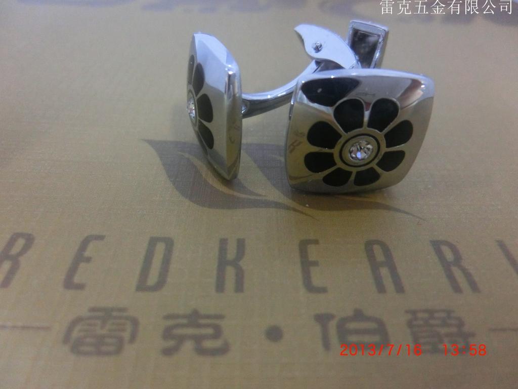 New cufflink feet, petal pattern with diamond cufflink accessories details Picture