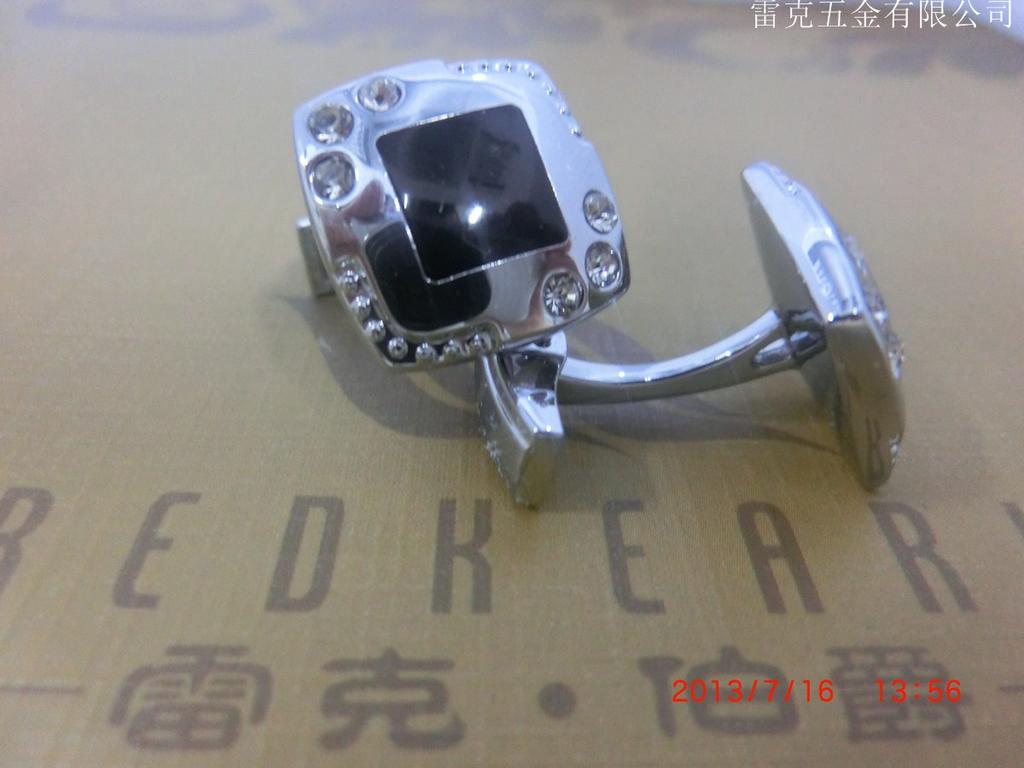 New cufflink feet, with diamond-encrusted cufflink accessories details Picture