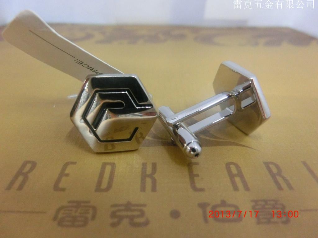 Hexagonal irregularly lined cufflink accessory Application Scenario