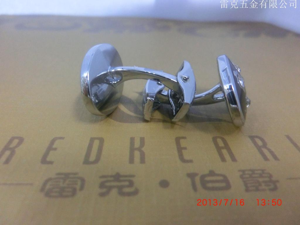 New cufflink feet, small flower pattern with diamond cufflink accessories Application Scenario