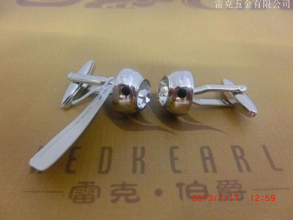 High-end cufflinks with large round diamonds Application Scenario