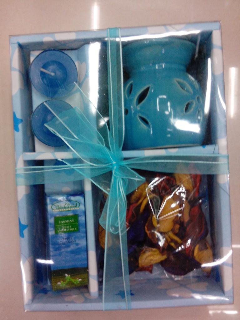 供应香薰礼盒套装，（干花+香炉+精油+蜡烛）香薰礼盒香薰四件套，欢迎订购。细节图