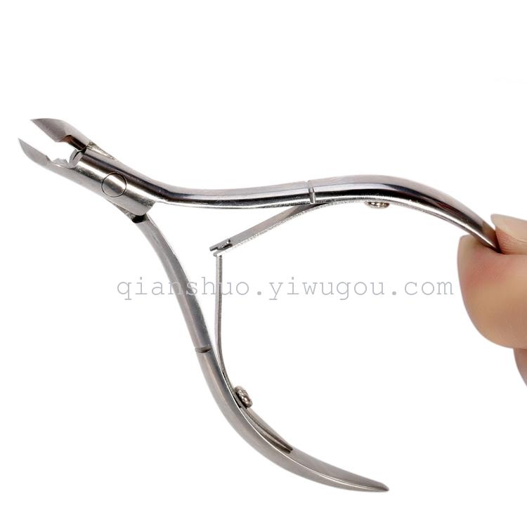 Wholesale nail care products, imported nail care tools, dead skin shears, exfoliating shears, round-headed stainless steel dead skin shears Application Scenario