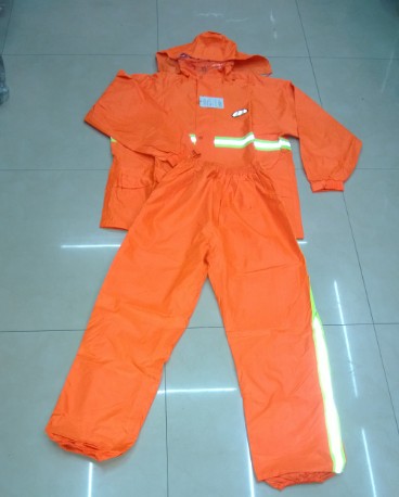 A sanitation raincoat and cleaning suit