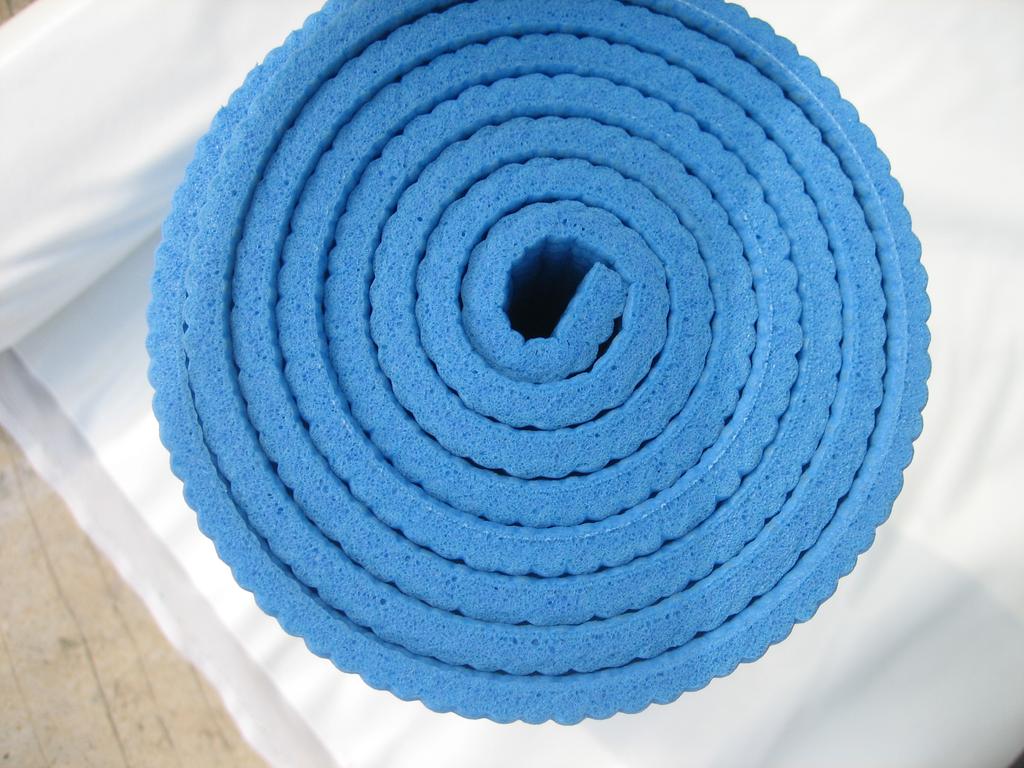 瑜伽垫PVC发泡６MM厚度６１CM*１７３CM产品图