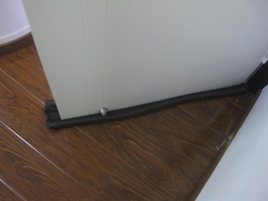 Twin Draft Guard door crack blocks the door cleaning strip