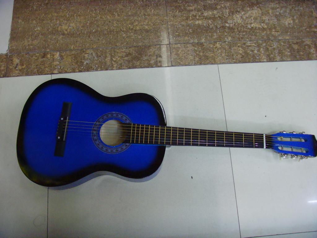 价格实惠831-38寸古典吉他 4色混色吉他细节图