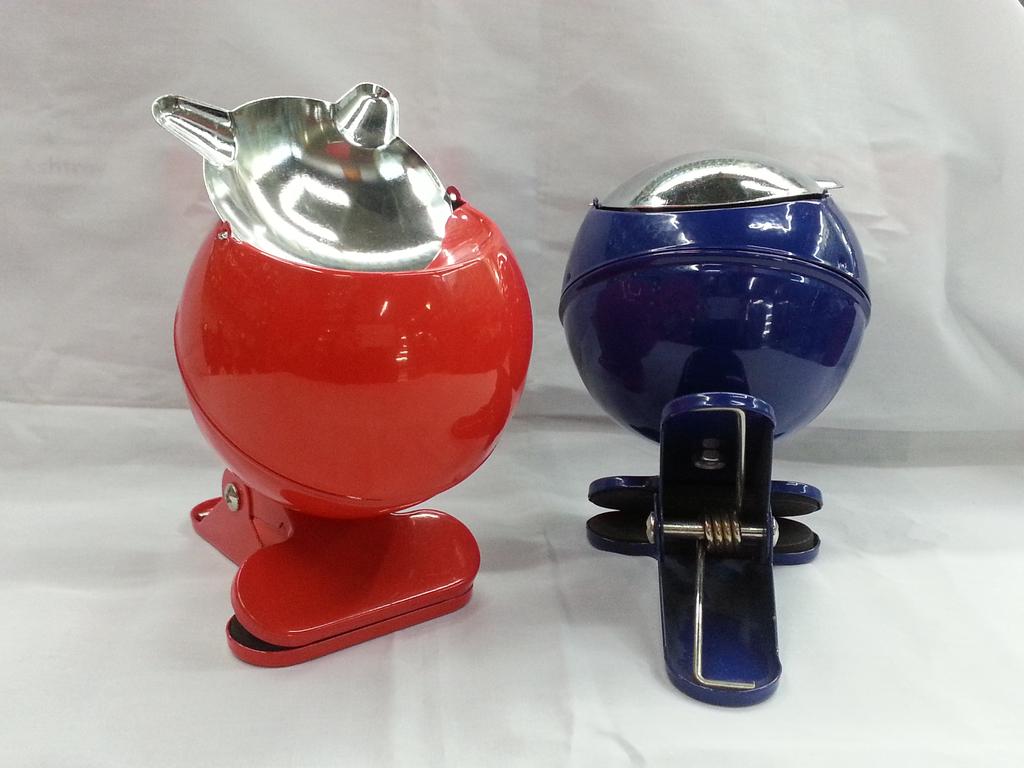 New clamshell ashtray color mix thumbnail