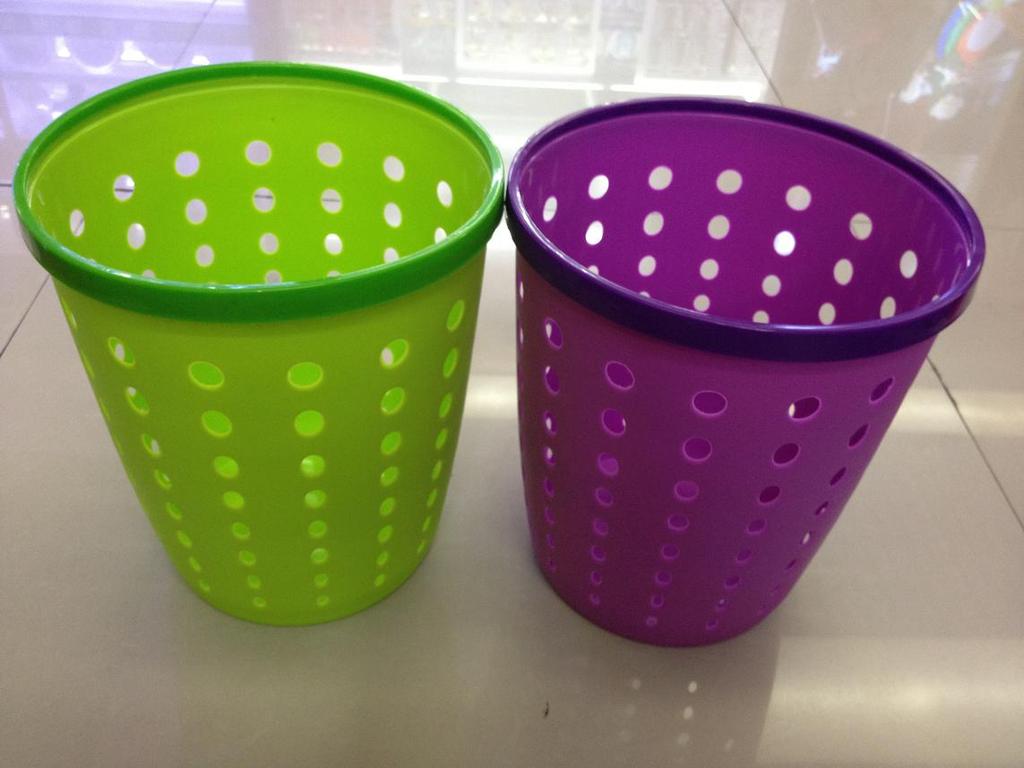 Home series plastic trash cans, hollowed-out plastic buckets, sanitary buckets