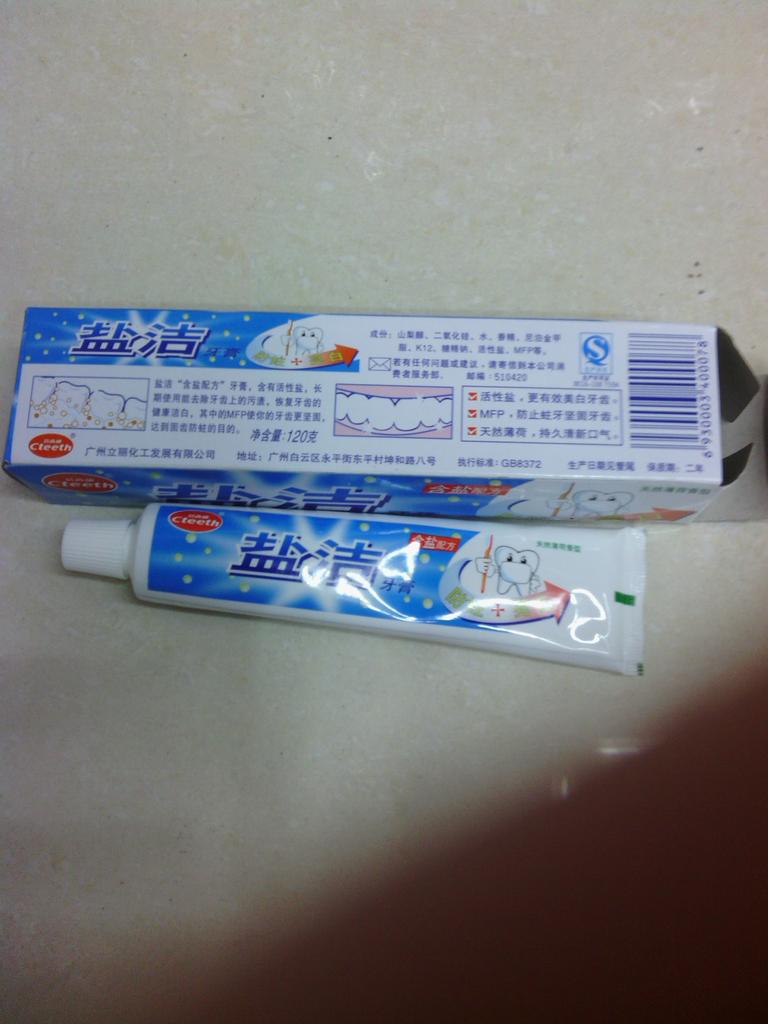 厂家直销盐洁牙膏，防蛀加亮白，天然薄荷味产品图