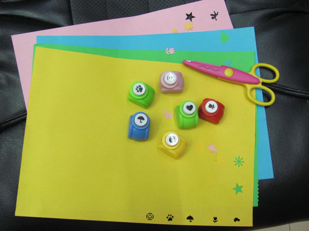 Manufacturers direct children creative DIY hand embossing machine/lace machine/printing punch