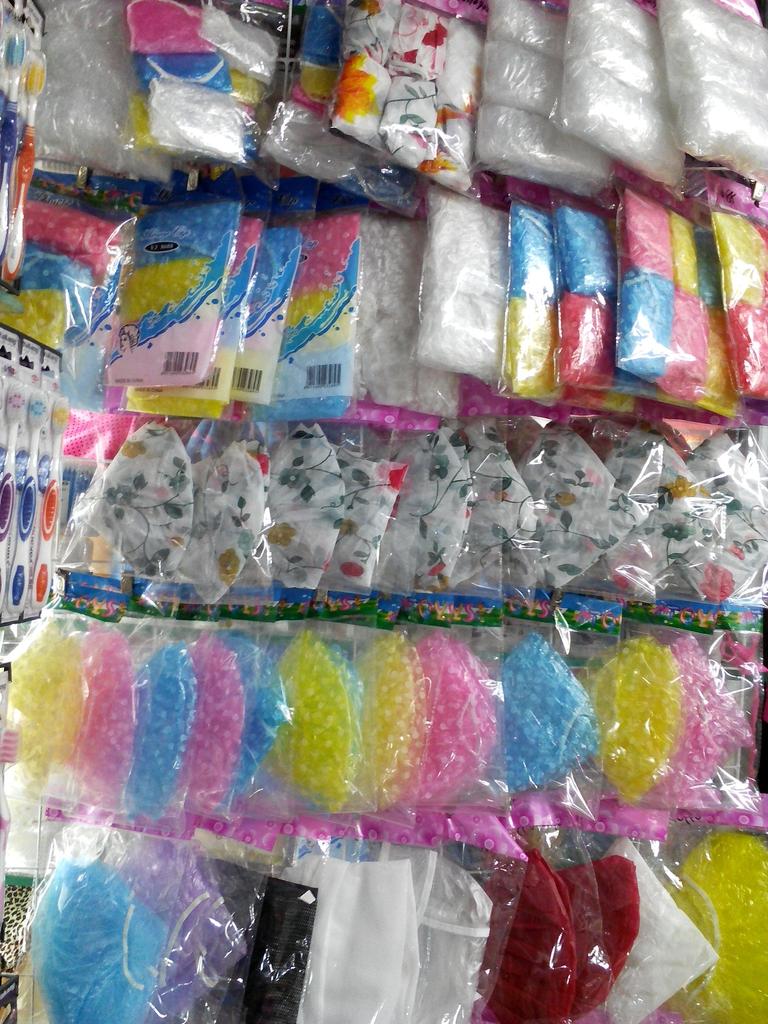 厂家直销带圆点浴帽3个包装，产品图