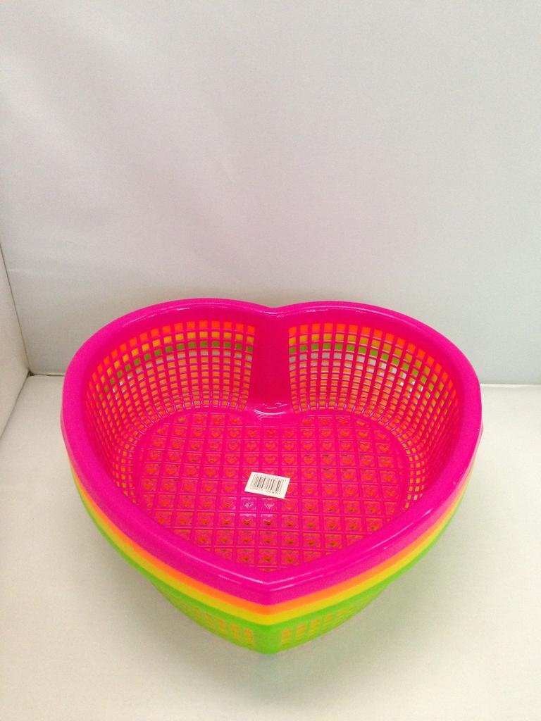 Heart-shaped fruit baskets, vegetable baskets, hollow baskets, dehydrating baskets wholesale 212-8001 Specification image