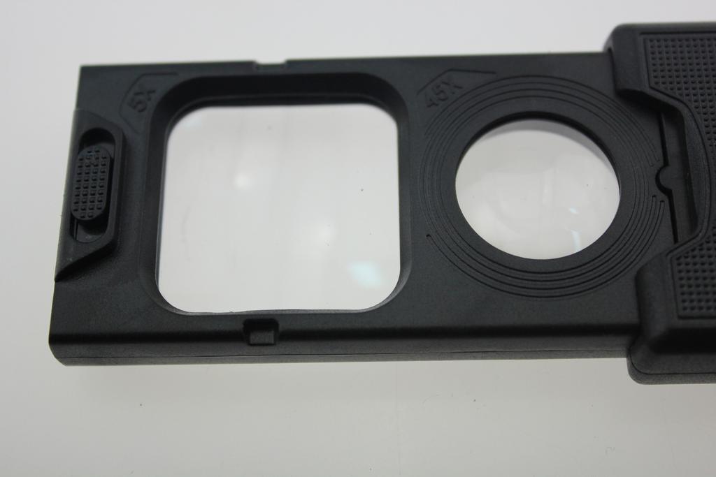 Rectangular Ultra-Thin Pull-Out Multi-Function Magnifier With Light Jewelry (Two Multiples) 9582 Application Scenario