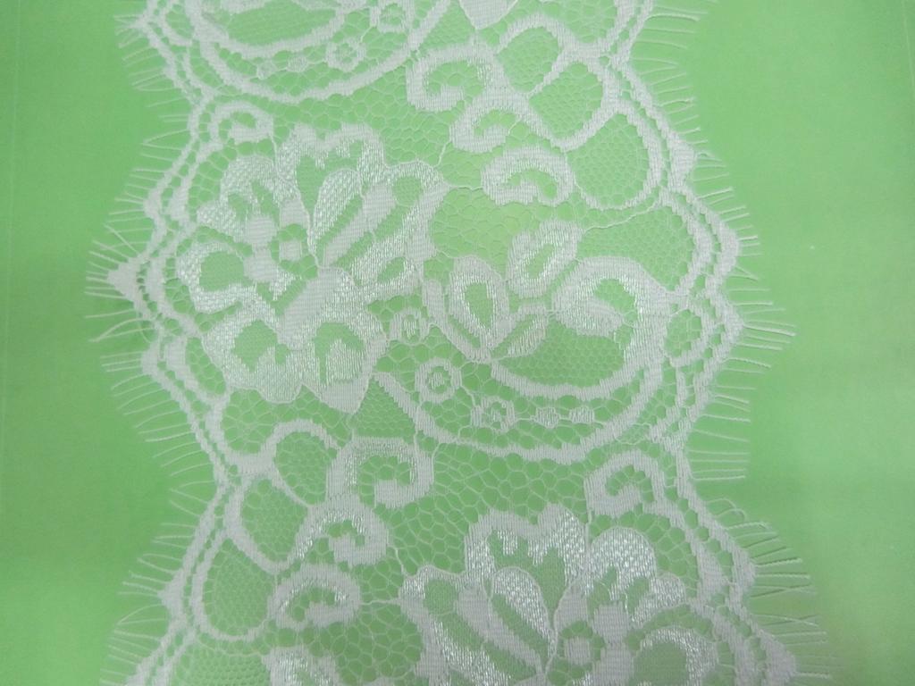 Lace eyelash trim: 8 centimeters