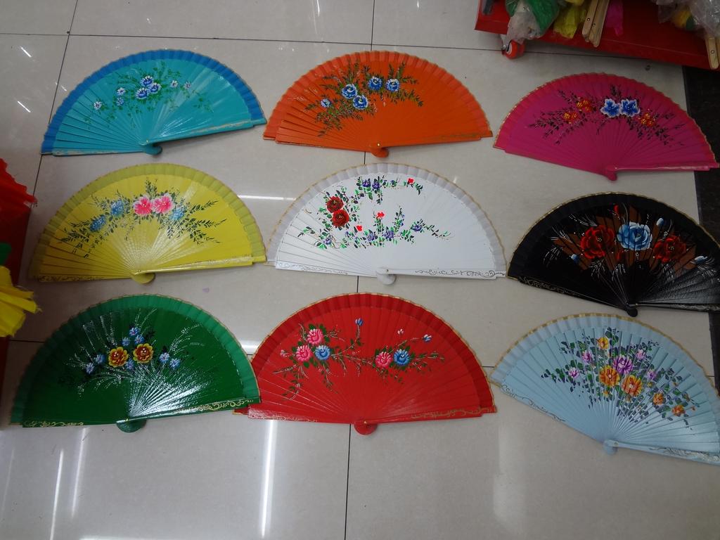[Factory Direct Sales. Worker Gift Fan Hand-Painted Wooden Paint Fan Spanish Fan Multi-Color Welcome To Our Shop Order details Picture