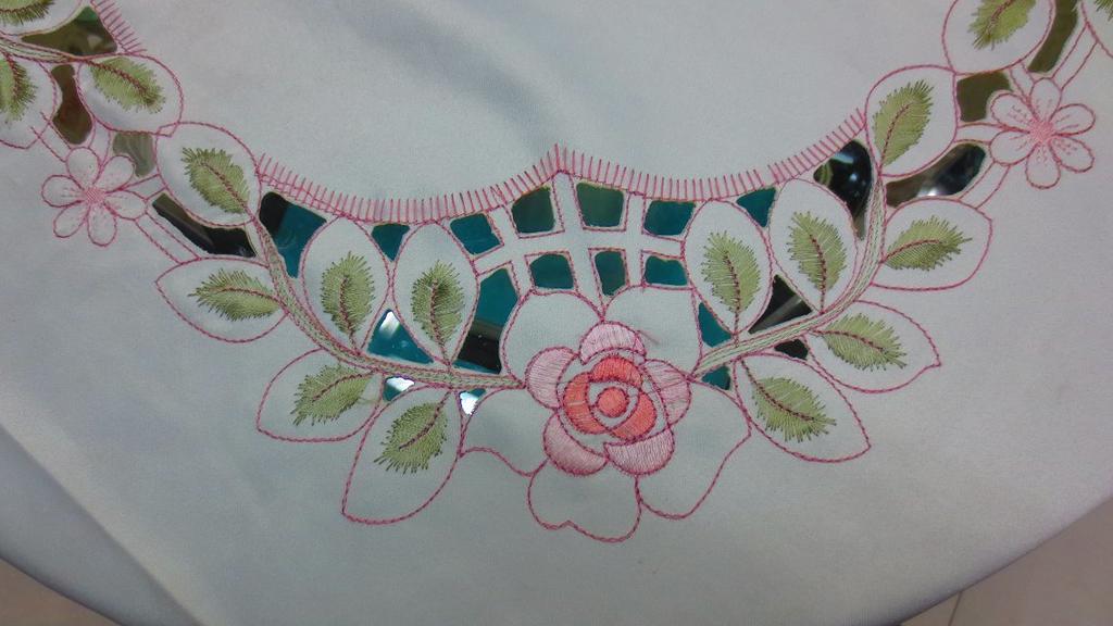 Embroidered tablecloths, table flags, throw pillows, placemats, various sizes of tablecloths, and computer-embroidered tablecloths, etc. (10612) Specification image