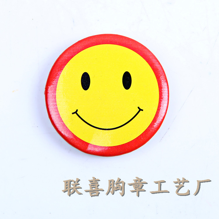 新款马口铁胸章 卡通时尚胸章厂家批发定制动漫人物胸章细节图