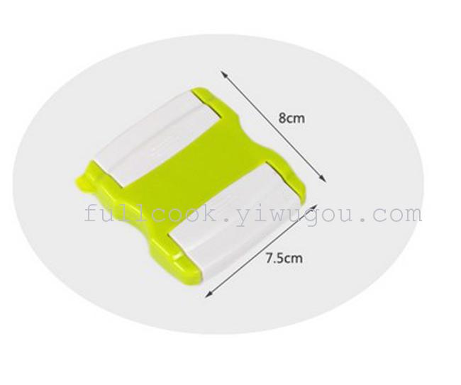 A multi-functional vegetable peeler, fruit peeler and double-head peeler that are essential for the kitchen Specification image