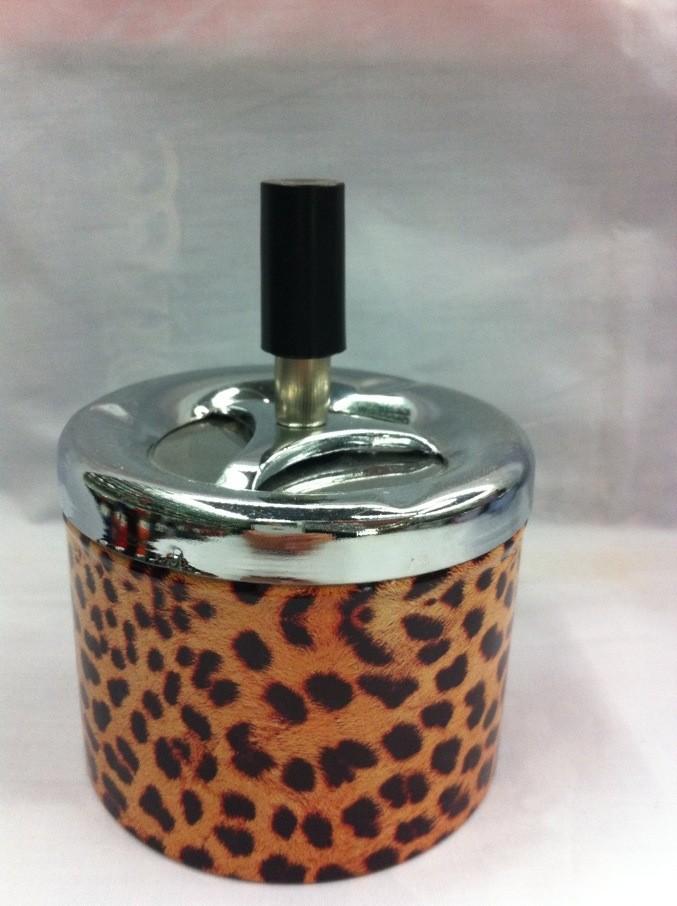 创意马口铁烟缸 环保 按压旋转盖