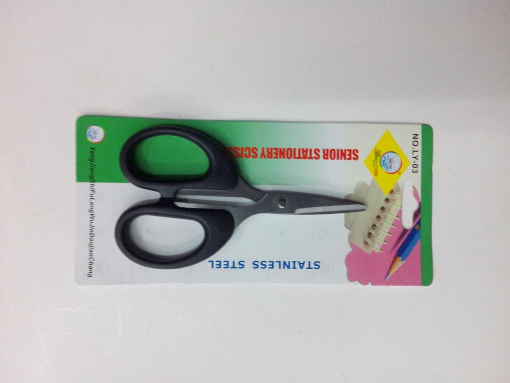 Office and study scissors, cultural supplies, student scissors, 5-inch office scissors, 5-inch stationery scissors Application Scenario