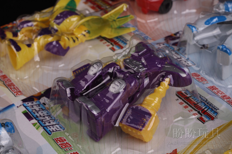 The new Transformers children's toys are selling well. Children's Transformers details Picture