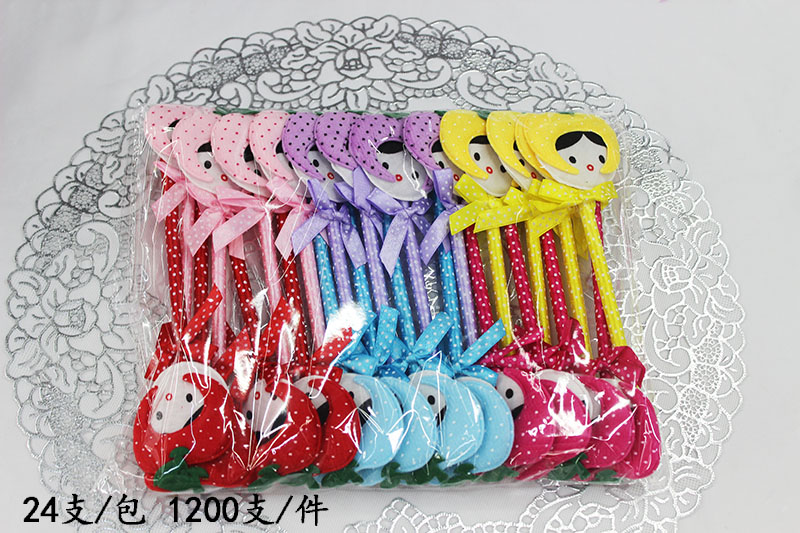 Wholesale of the new Korean version stationery in four colors: cute apple doll ballpoint pen and plush doll pen Application Scenario