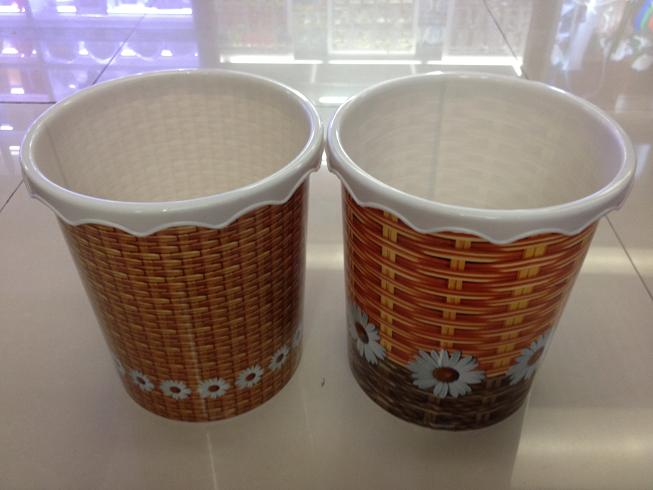 Home series plastic trash cans, anti-wallpaper plastic buckets, chrysanthemum pattern trash cans
