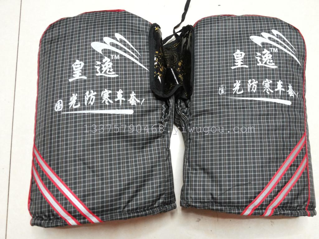 In winter, electric drivers and men will put on a set of thick warm electric car gloves