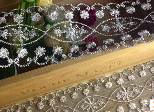 The width of the gold thread setting yarn lace is 6.5cm. The lace has a wide range of uses. Welcome to order!