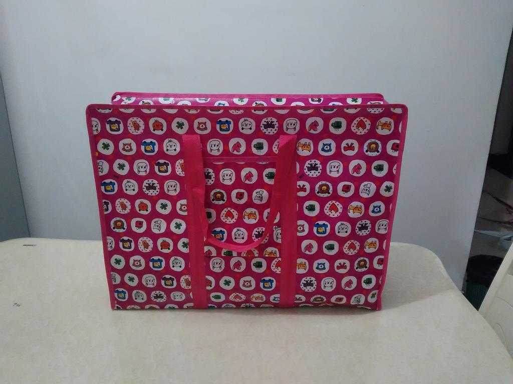 Non-woven fabric bag strawberry-patterned handbag