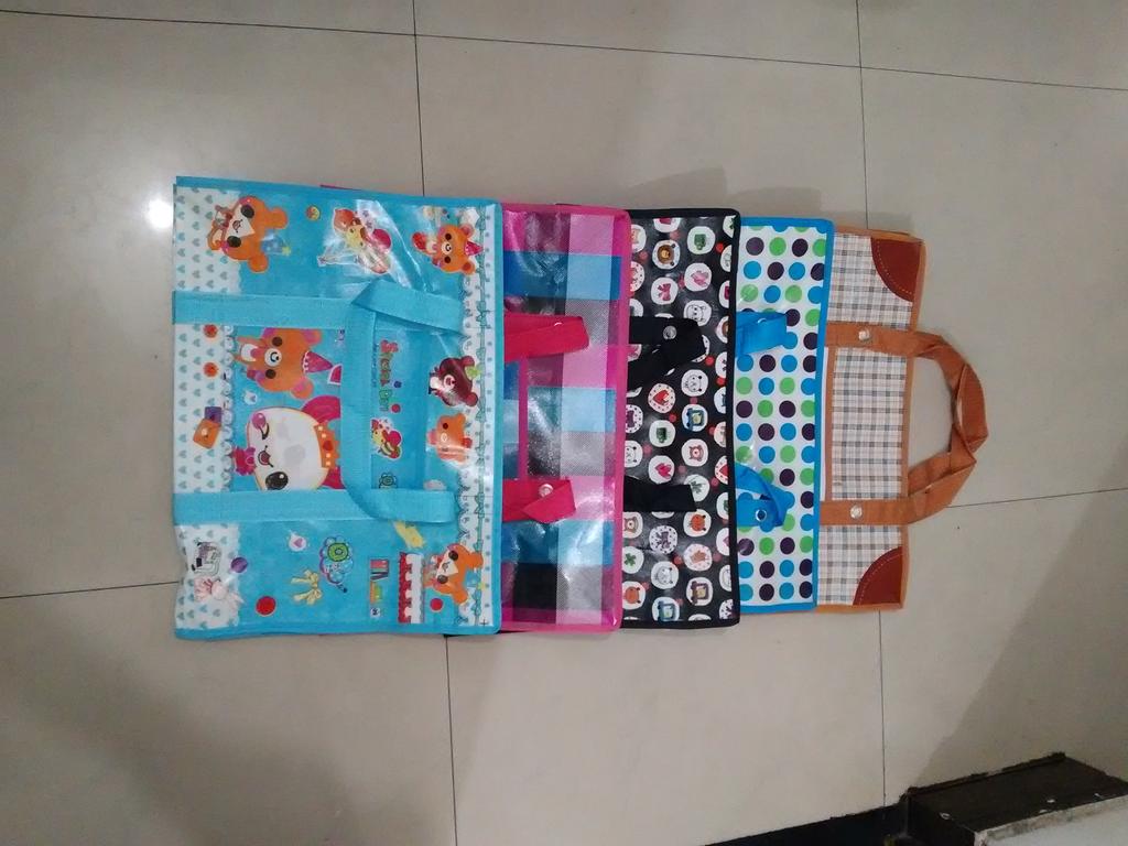 Butterfly-patterned handbag Specification image