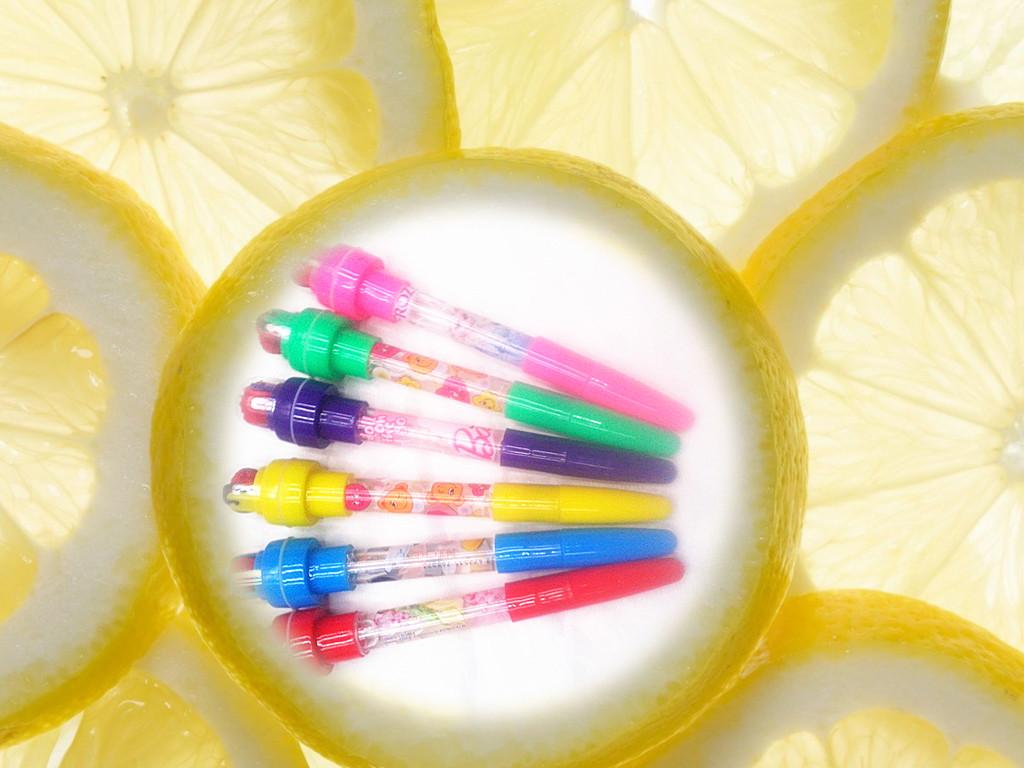 圆珠笔、中油笔实物图