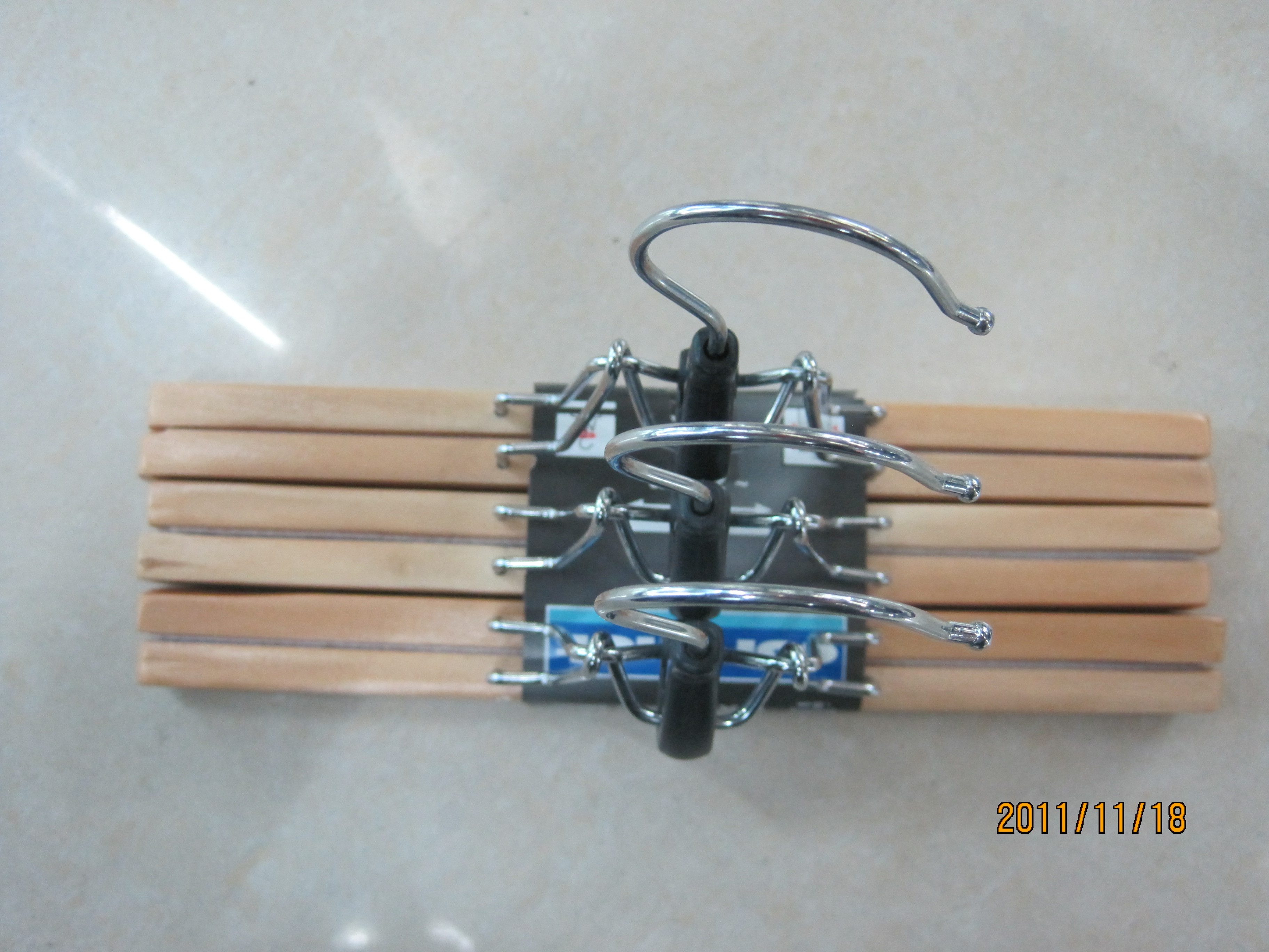 厂家直销各种衣架塑料衣架实木裤架衣架包布衣架浸塑衣架 定做图