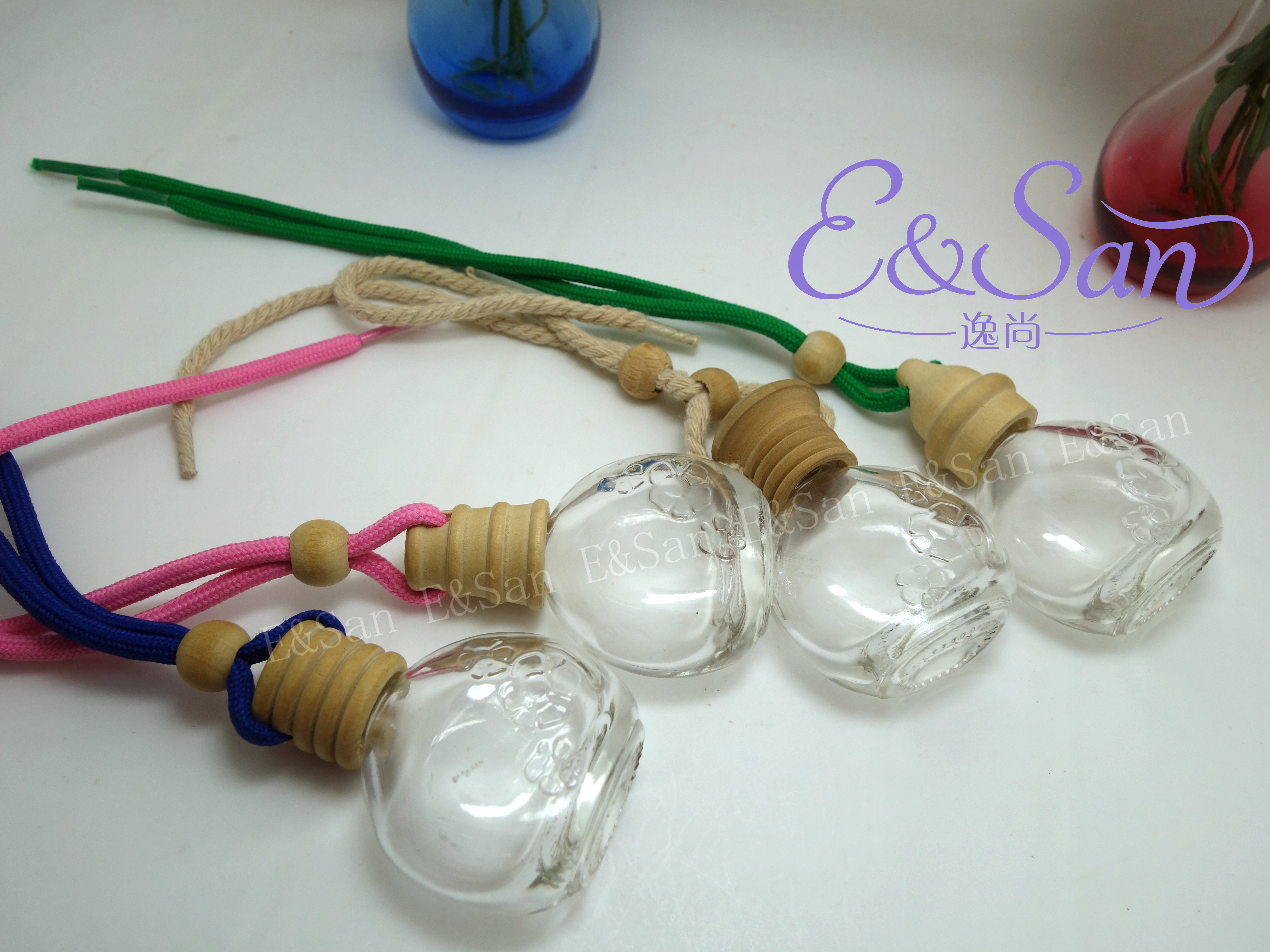 批发香水汽车挂件/新混款扁圆小花配木盖FM619-15ML产品图