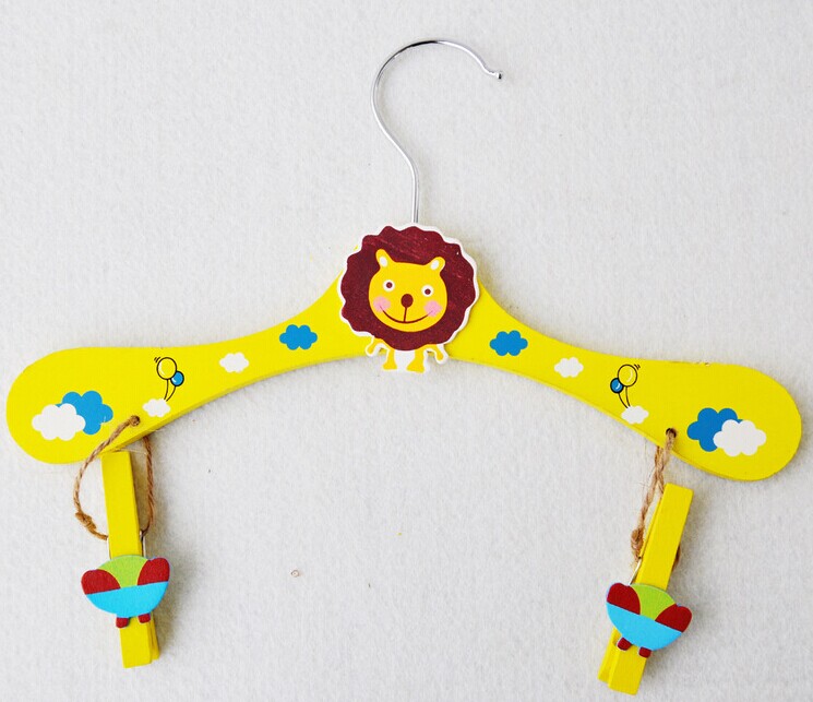 义乌好货木制可爱动物卡通儿童衣裤架防滑童装彩色木衣架产品图