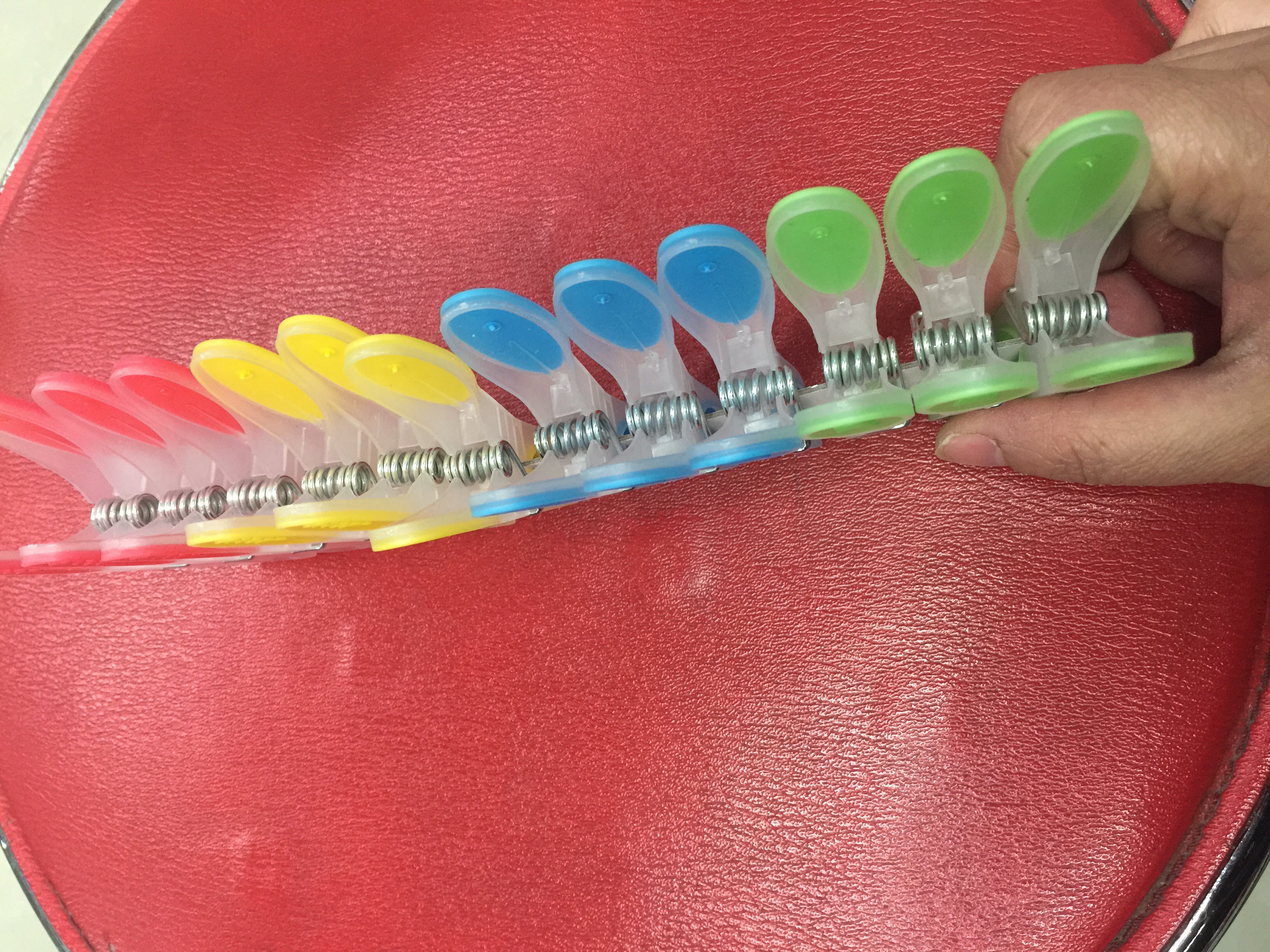 厂家直销透明夹子塑料夹家庭必备 花叶夹强力弹簧夹子细节图