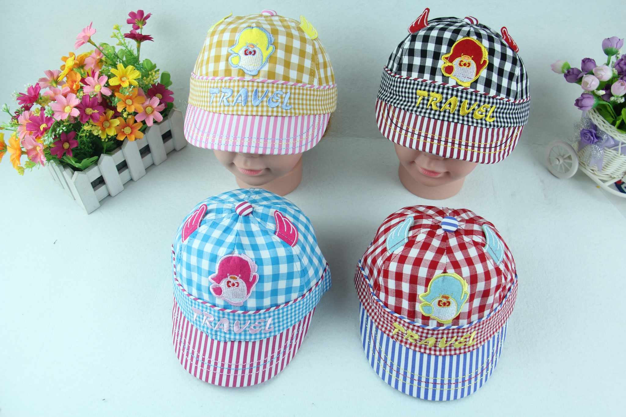 Cute baseball cap with embroidered wings