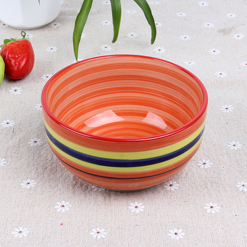 Ceramic bowls of different sizes are arranged and combined to meet various catering needs