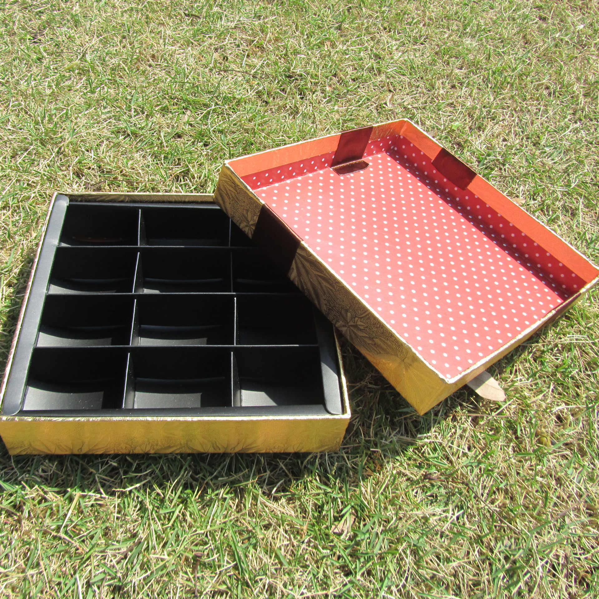 金色树叶纹12格巧克力包装盒丝带蝴蝶结情人节糖果礼品盒产品图