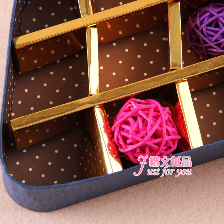 爆款18格巧克力盒包装盒丝带礼品盒 情人节巧克力包装盒细节图