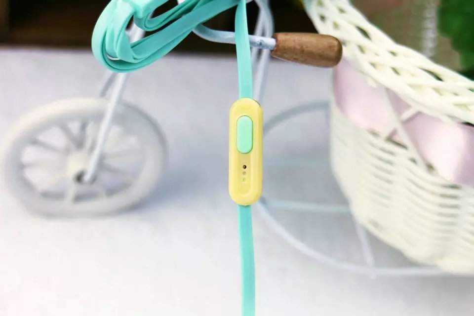 水晶硬盒带麦耳机细节图
