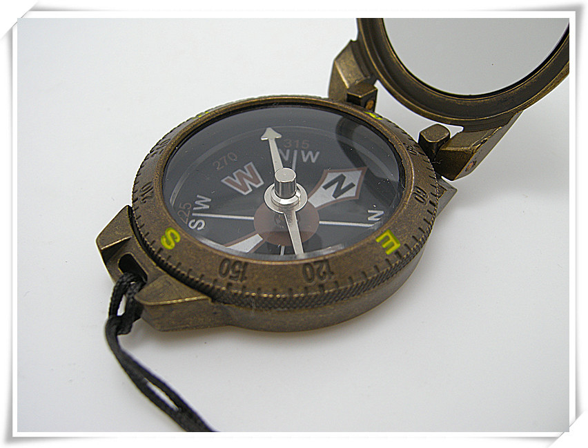 高档礼品指南针 复古翻盖指南针 铜质材质 户外便携指南针产品图
