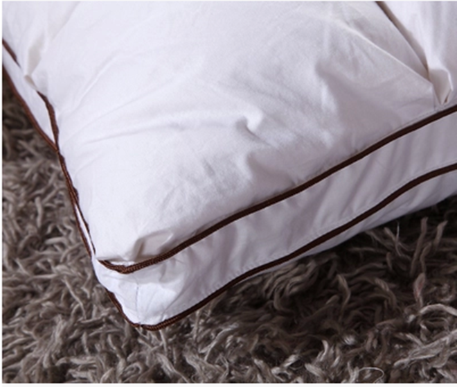 Customized down pillows for five-star hotels, white goose down pillow cores, feather pillows, and cervical health pillows Application Scenario