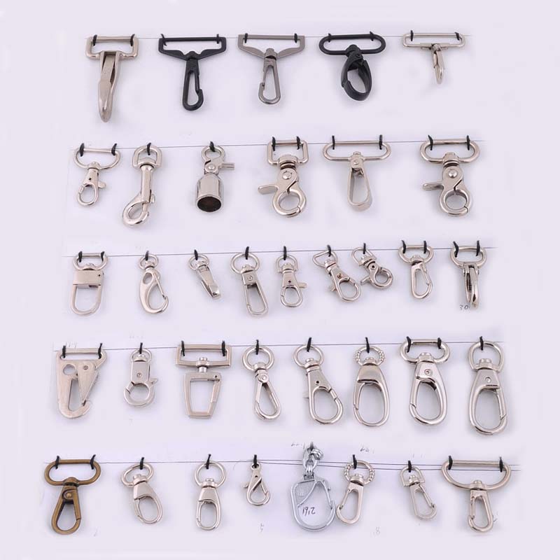 Alloy Hook Button Dog Button Hiking Bag Button Pet Button Keychain Application Scenario