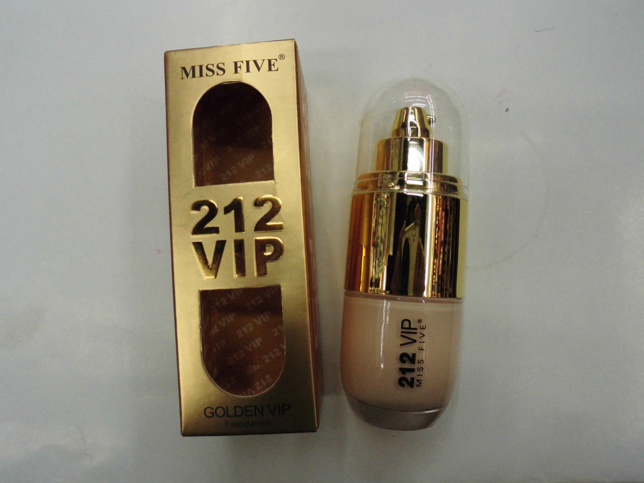 Gold VIP foundation cream foundation honey moisturizing waterproof anti-UV foundation honey new wholesale