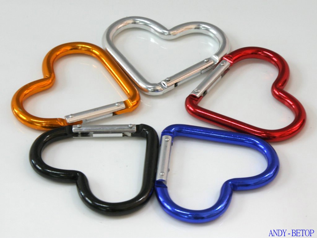 Round Mountaineering Button Five-Pointed Star Mountaineering Button Shaped Mountaineering Button, Key Chain Application Scenario